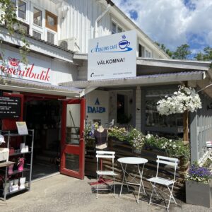 Presentbutiken vid Ådalens café i Nitta