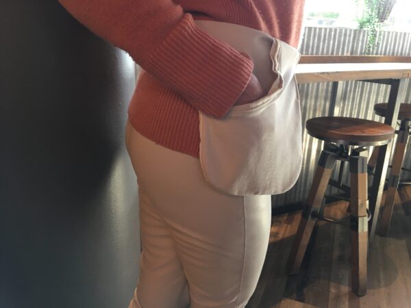Läcker Beige Pockelino bältesväska