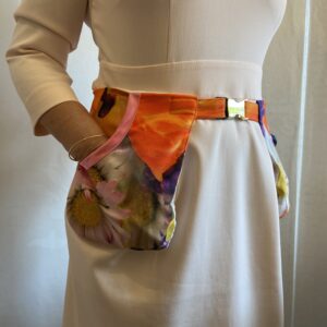 Färggrann bältesväska för sommarens härliga outfits